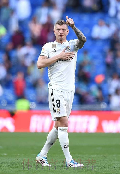 官方:克罗斯左臀中肌受伤 具体伤缺时间待定 官方:克罗斯左臀中肌受伤 具体伤缺时间待定