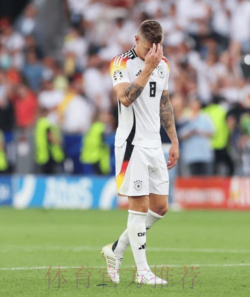 官方:克罗斯左臀中肌受伤 具体伤缺时间待定 官方:克罗斯左臀中肌受伤 具体伤缺时间待定